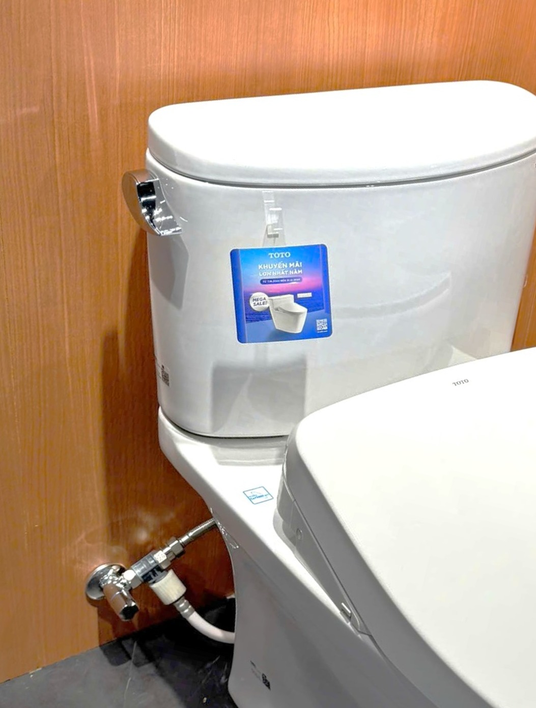 Bồn Cầu Điện Tử TOTO CS767CRW12 (CS767CW12) Nắp Washlet Giấu Dây