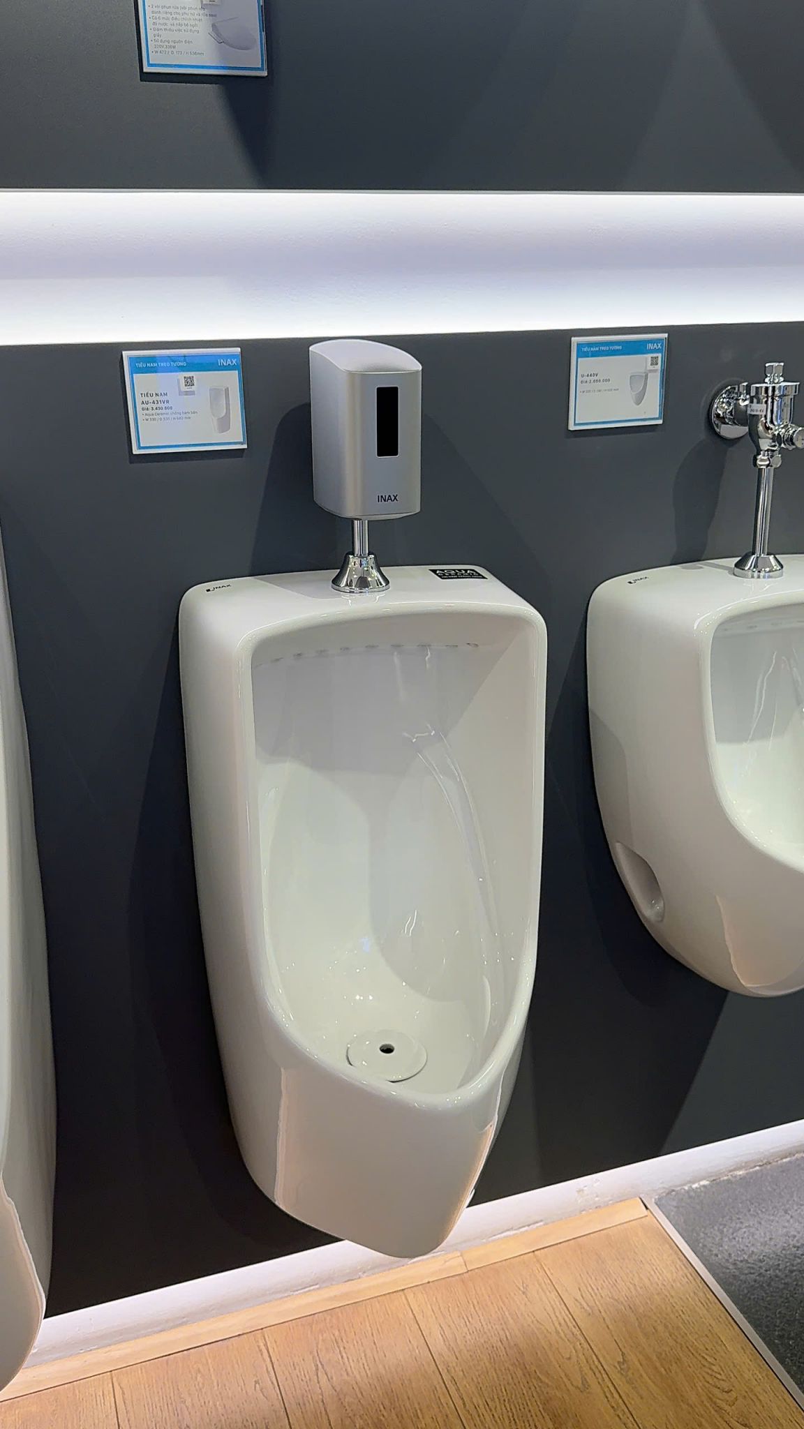 Bồn Tiểu Nam Inax AU-431VR Treo Tường AquaCeramic