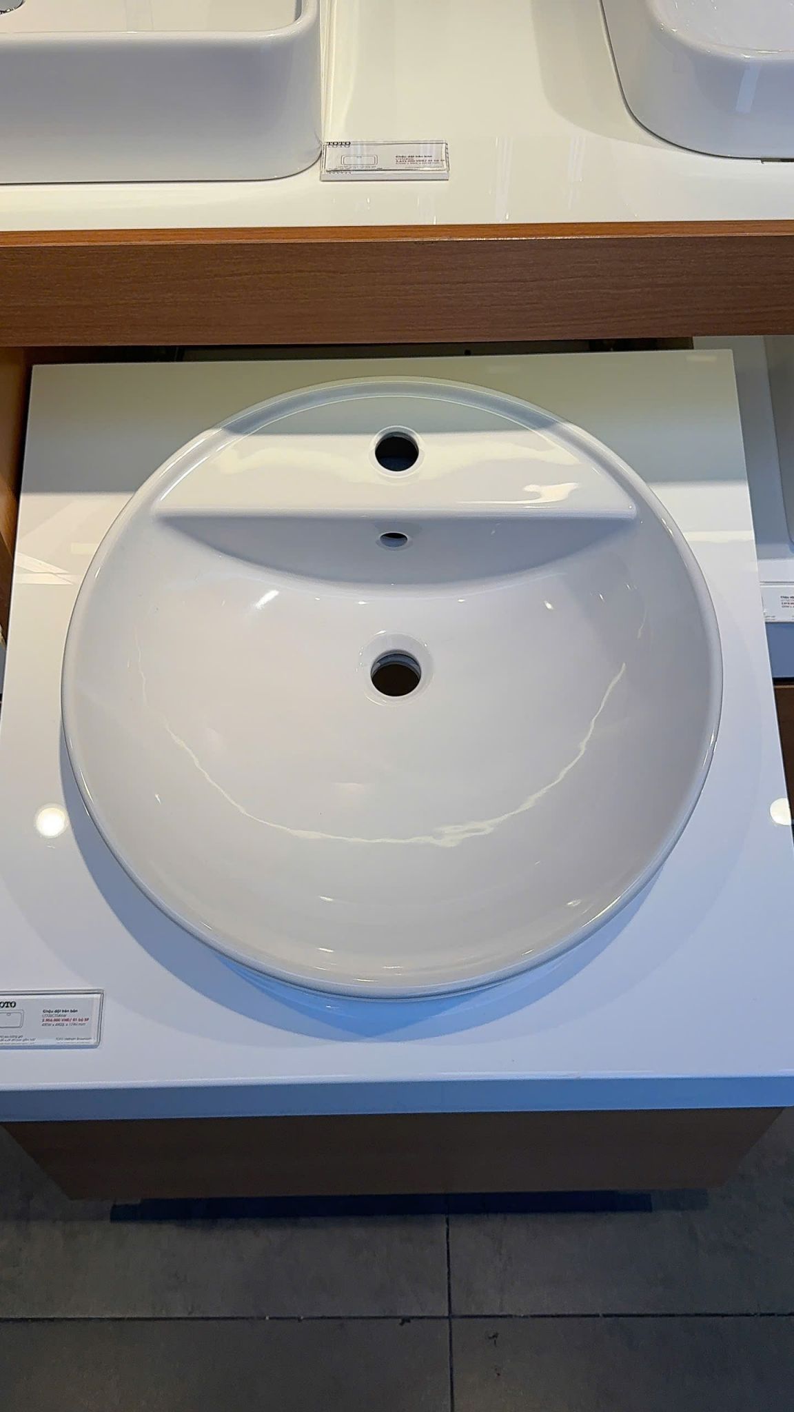 Chậu Lavabo TOTO LT700CTR Đặt Bàn