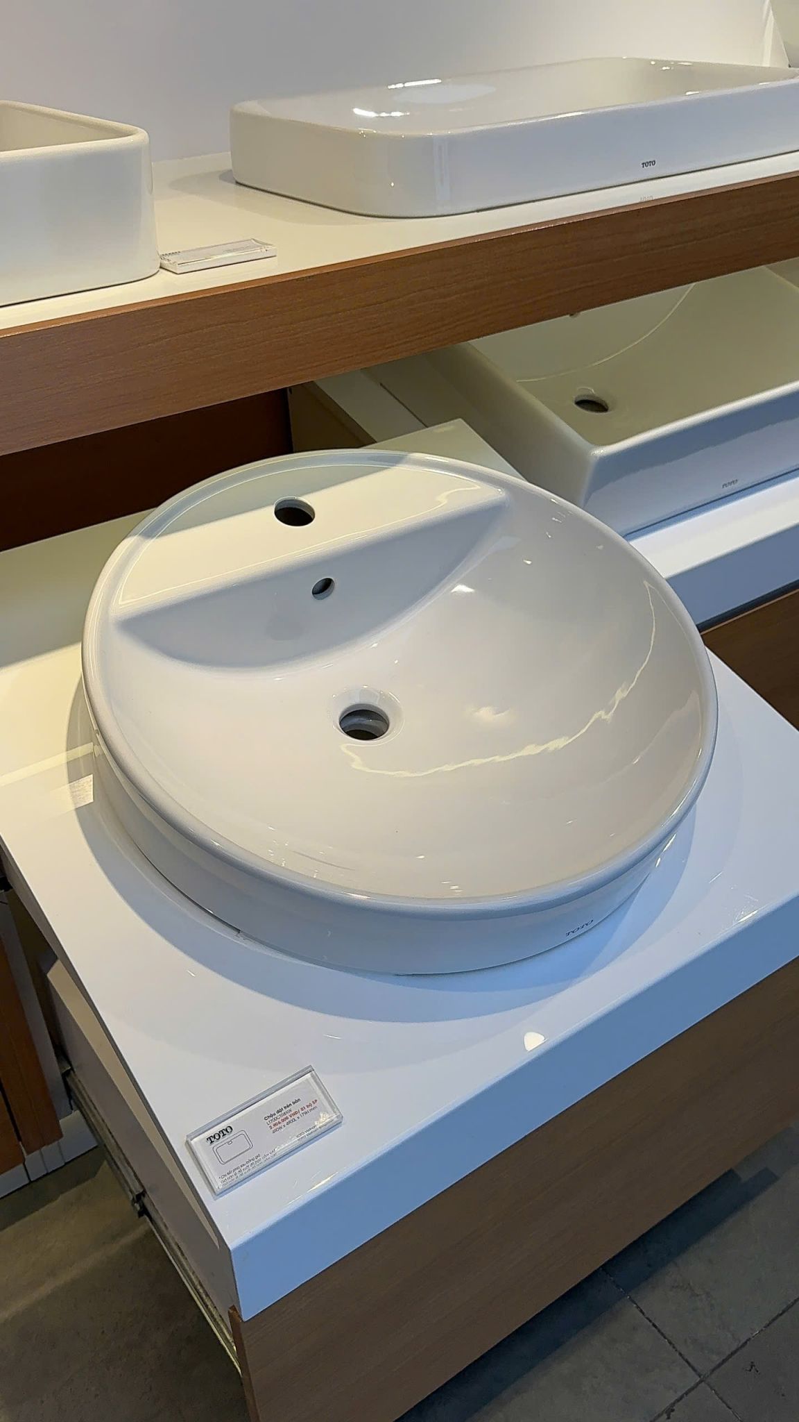 Chậu Lavabo TOTO LT700CTR Đặt Bàn