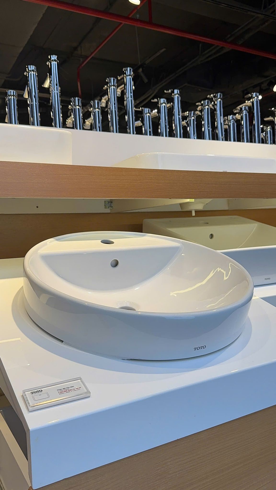 Chậu Lavabo TOTO LT700CTR Đặt Bàn