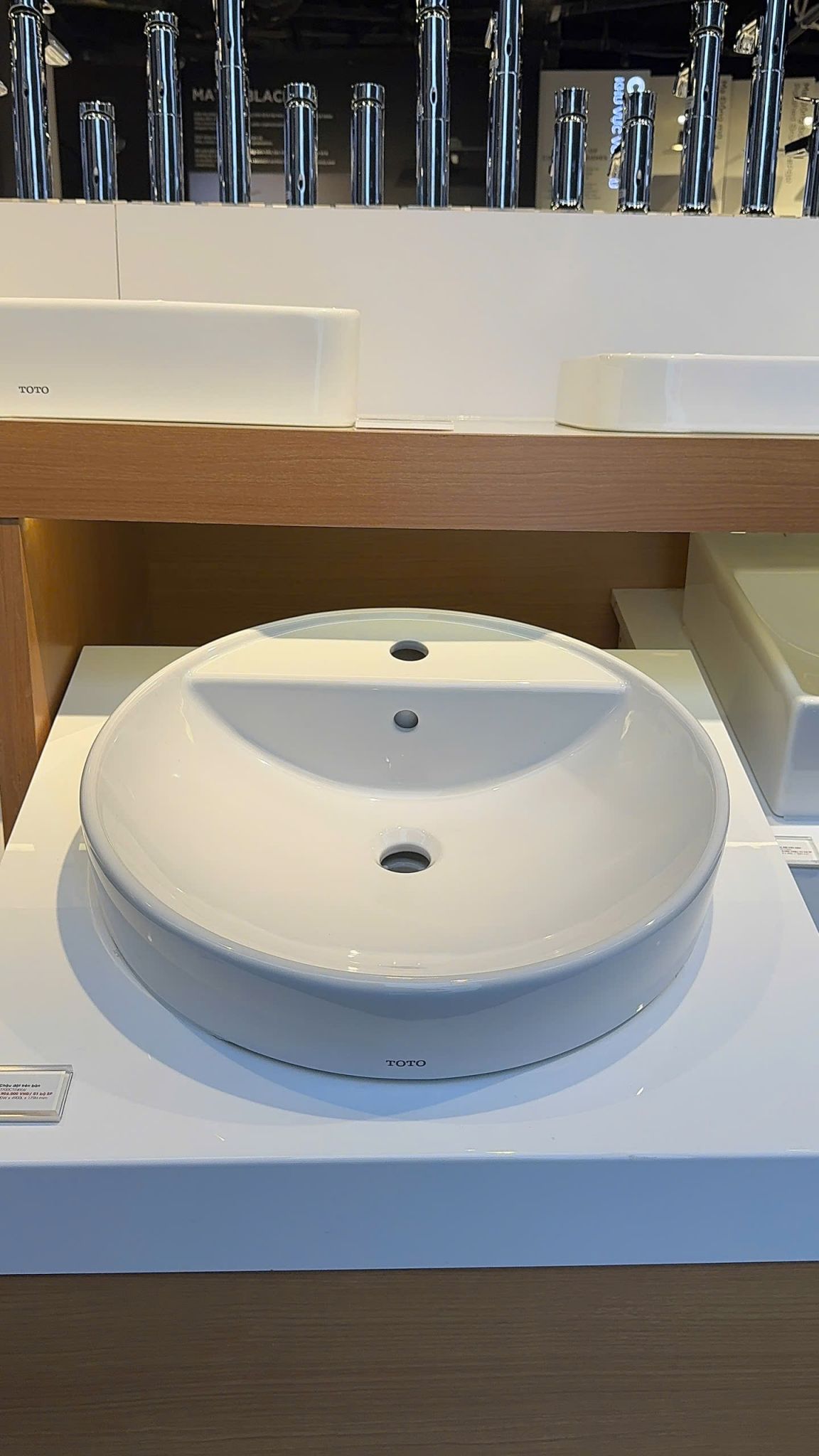 Chậu Lavabo TOTO LT700CTR Đặt Bàn