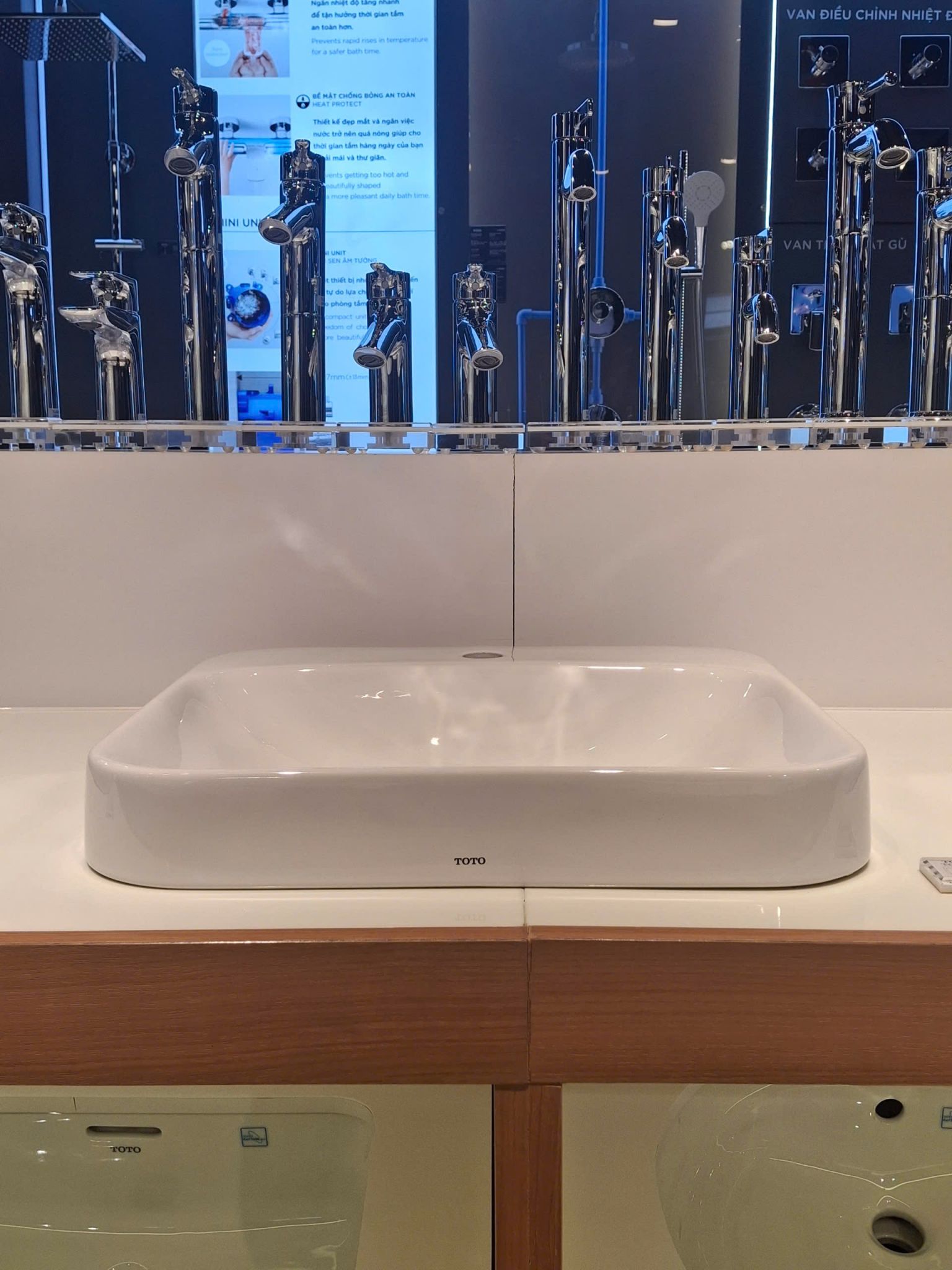 Chậu Rửa Lavabo TOTO LT5615C Đặt Bàn