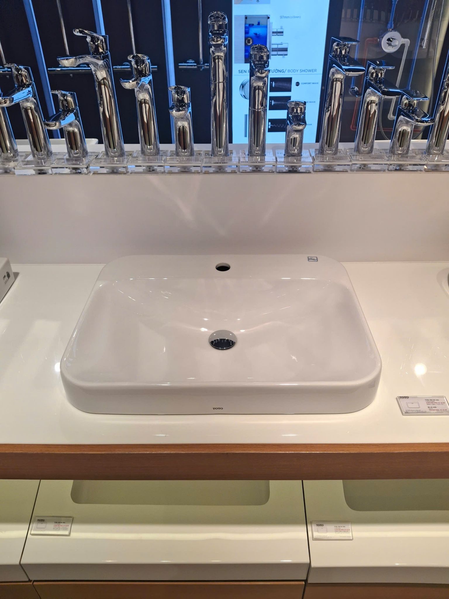 Chậu Rửa Lavabo TOTO LT5616C Đặt Bàn