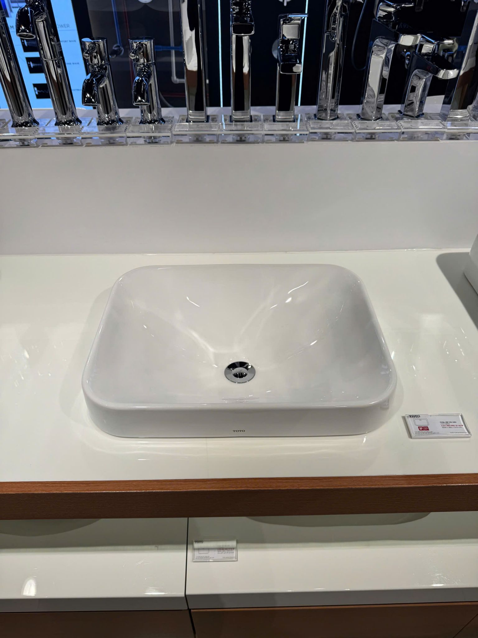 Chậu Rửa Lavabo TOTO LT5715 Đặt Bàn
