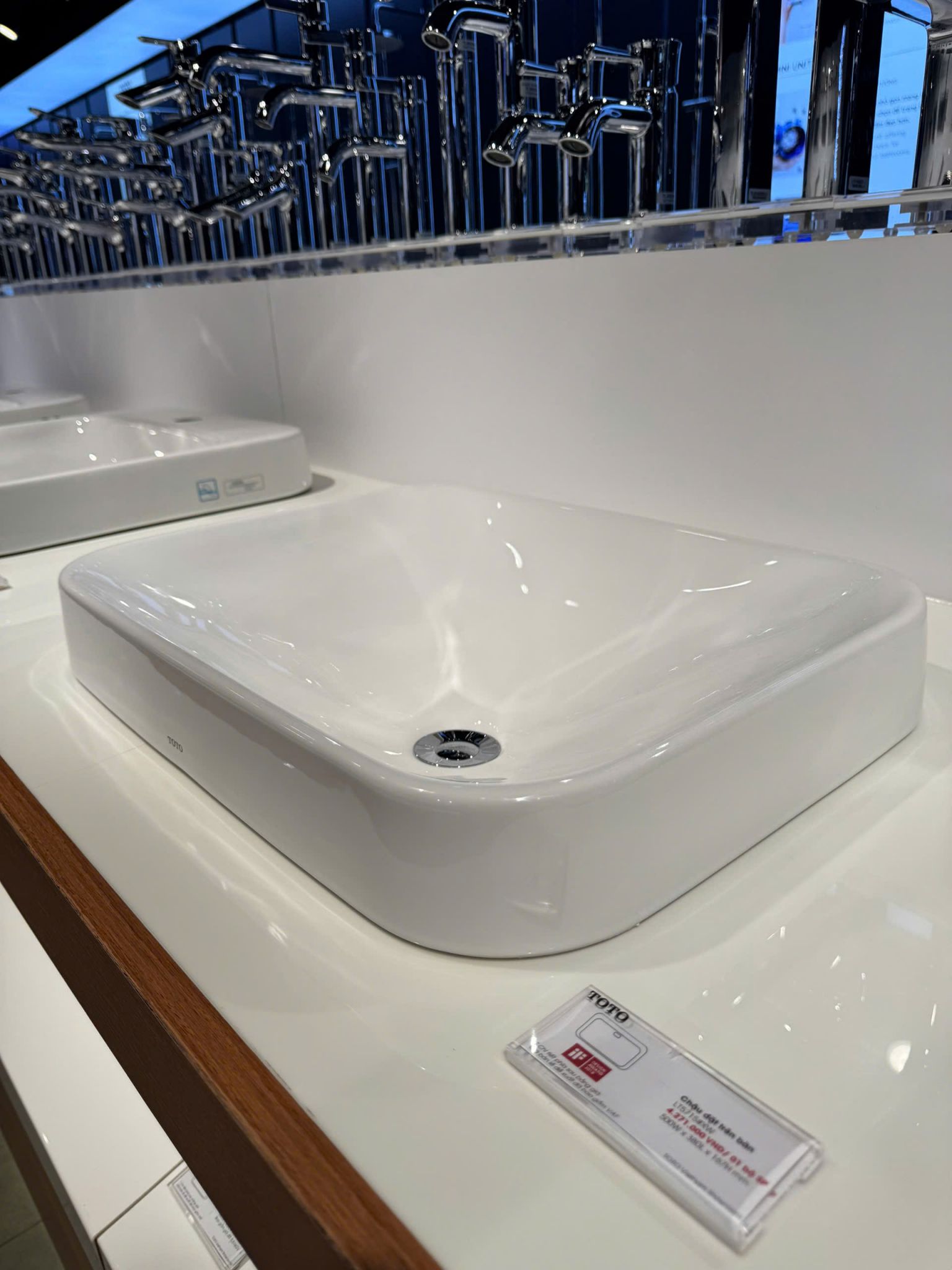 Chậu Rửa Lavabo TOTO LT5715 Đặt Bàn