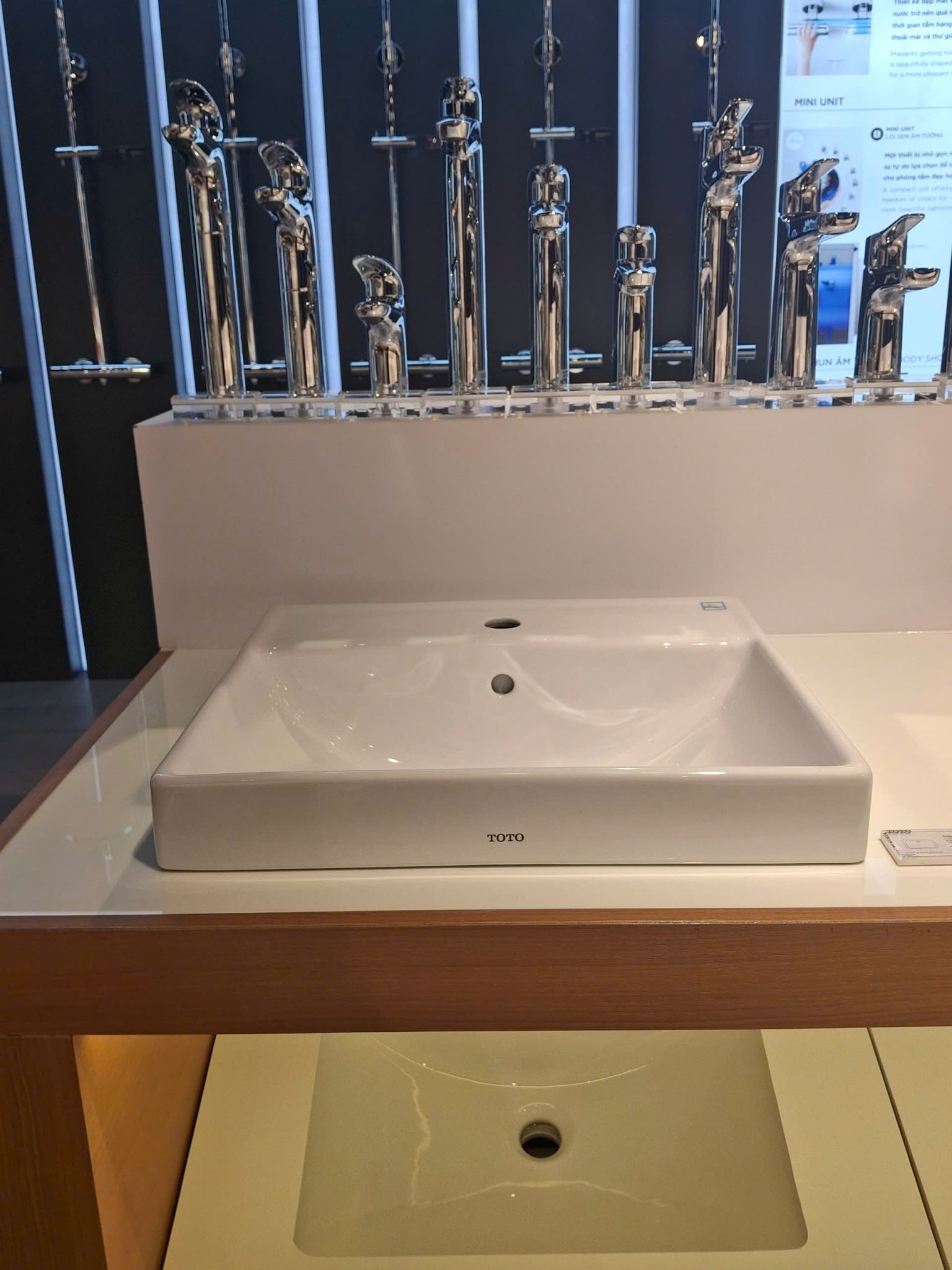 Chậu Rửa Lavabo TOTO LT710CSR Đặt Bàn