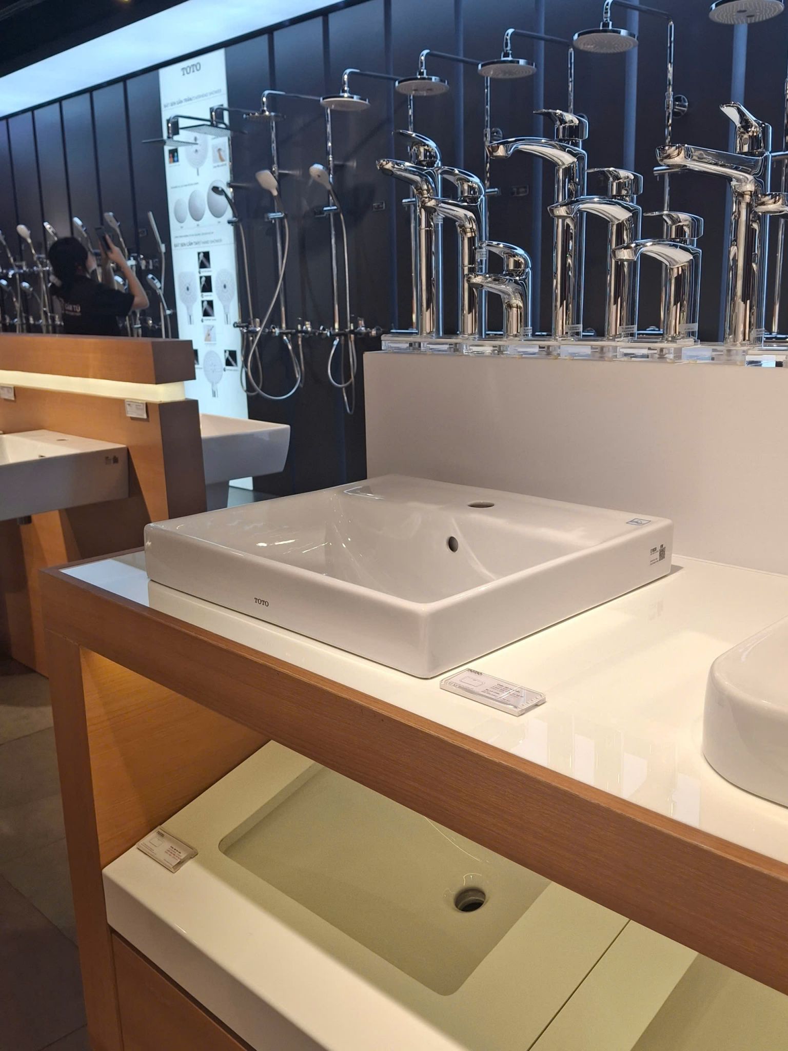 Chậu Rửa Lavabo TOTO LT710CSR Đặt Bàn