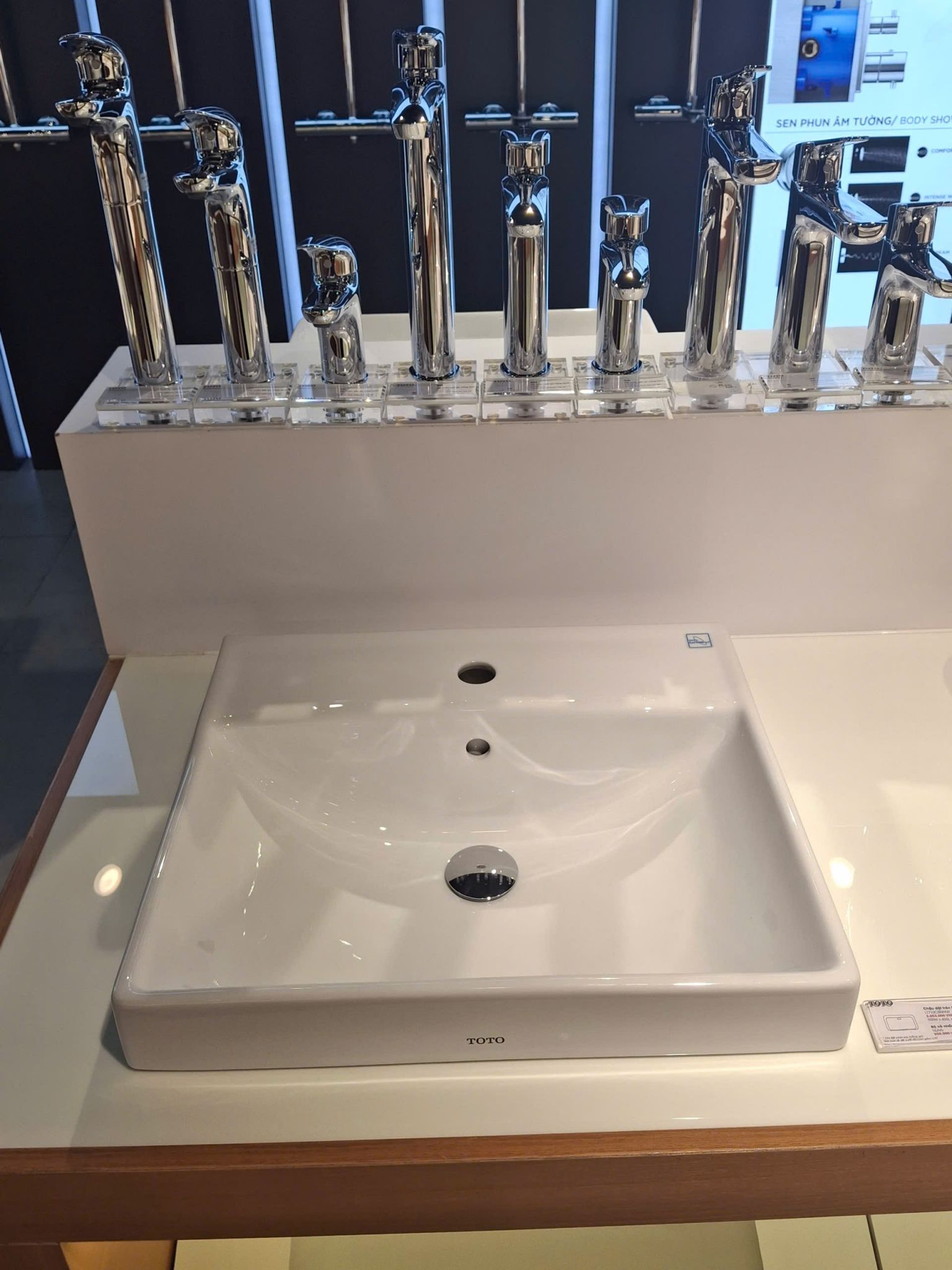 Chậu Rửa Lavabo TOTO LT710CSR Đặt Bàn