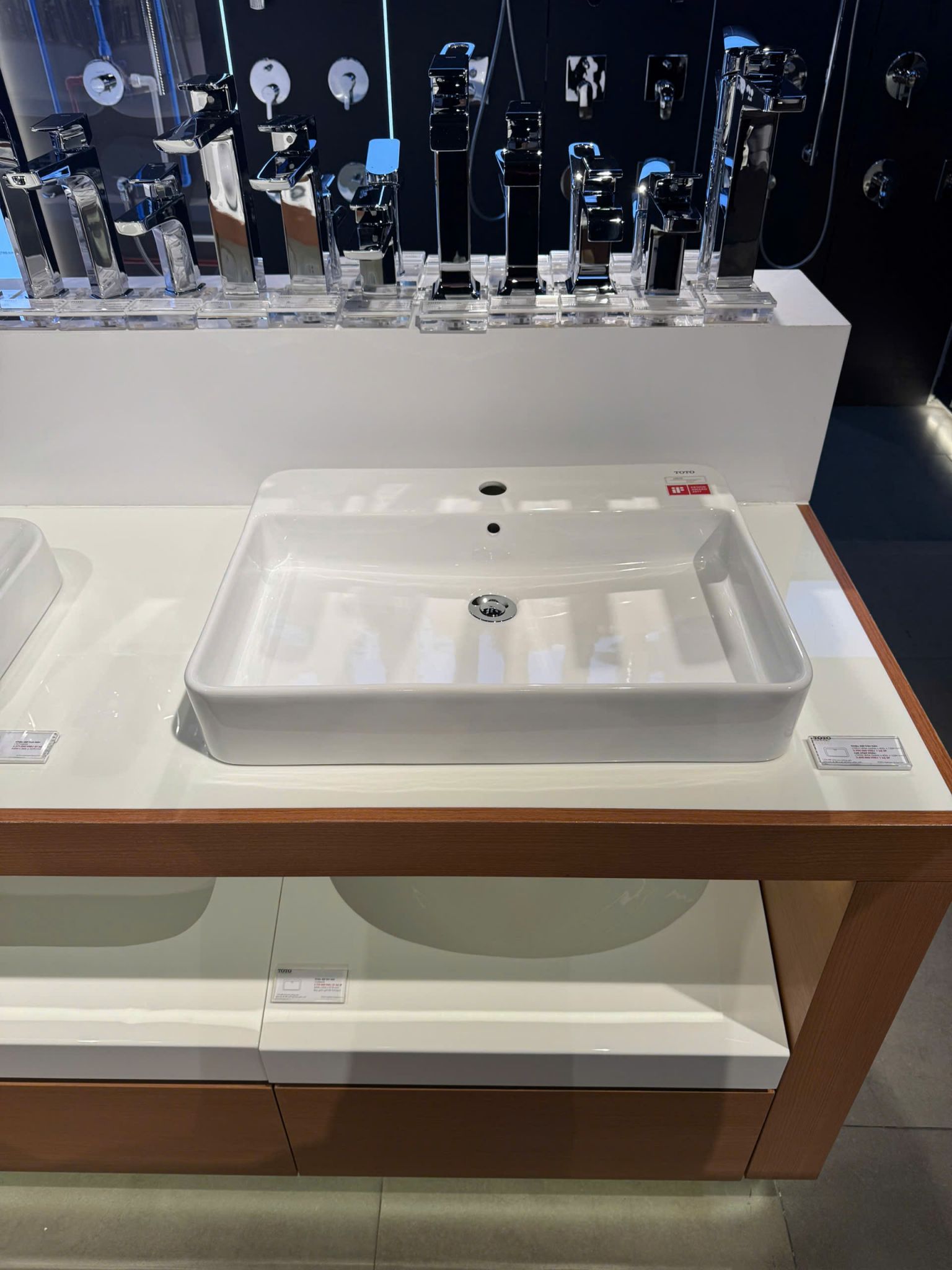 Chậu Rửa Lavabo TOTO LT951C Đặt Bàn