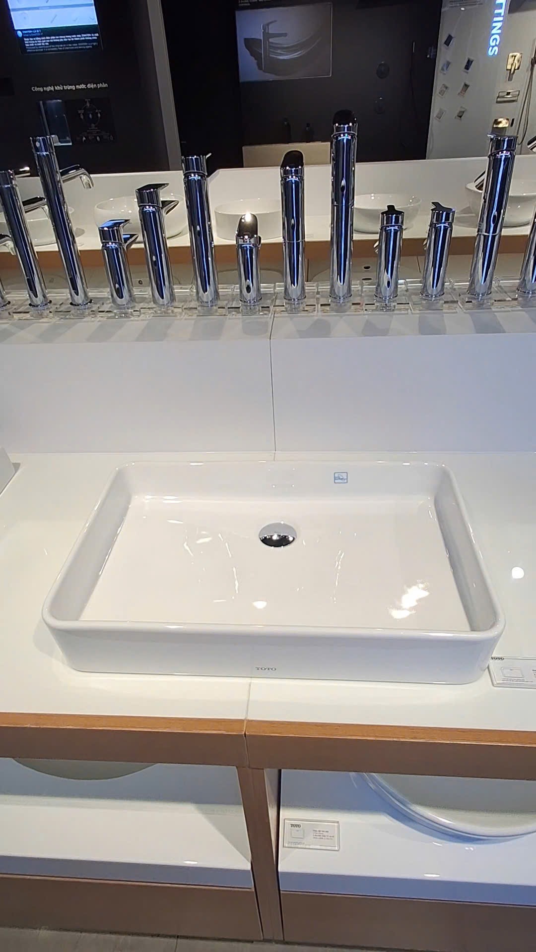 Chậu Rửa Lavabo TOTO LT952 Đặt Bàn