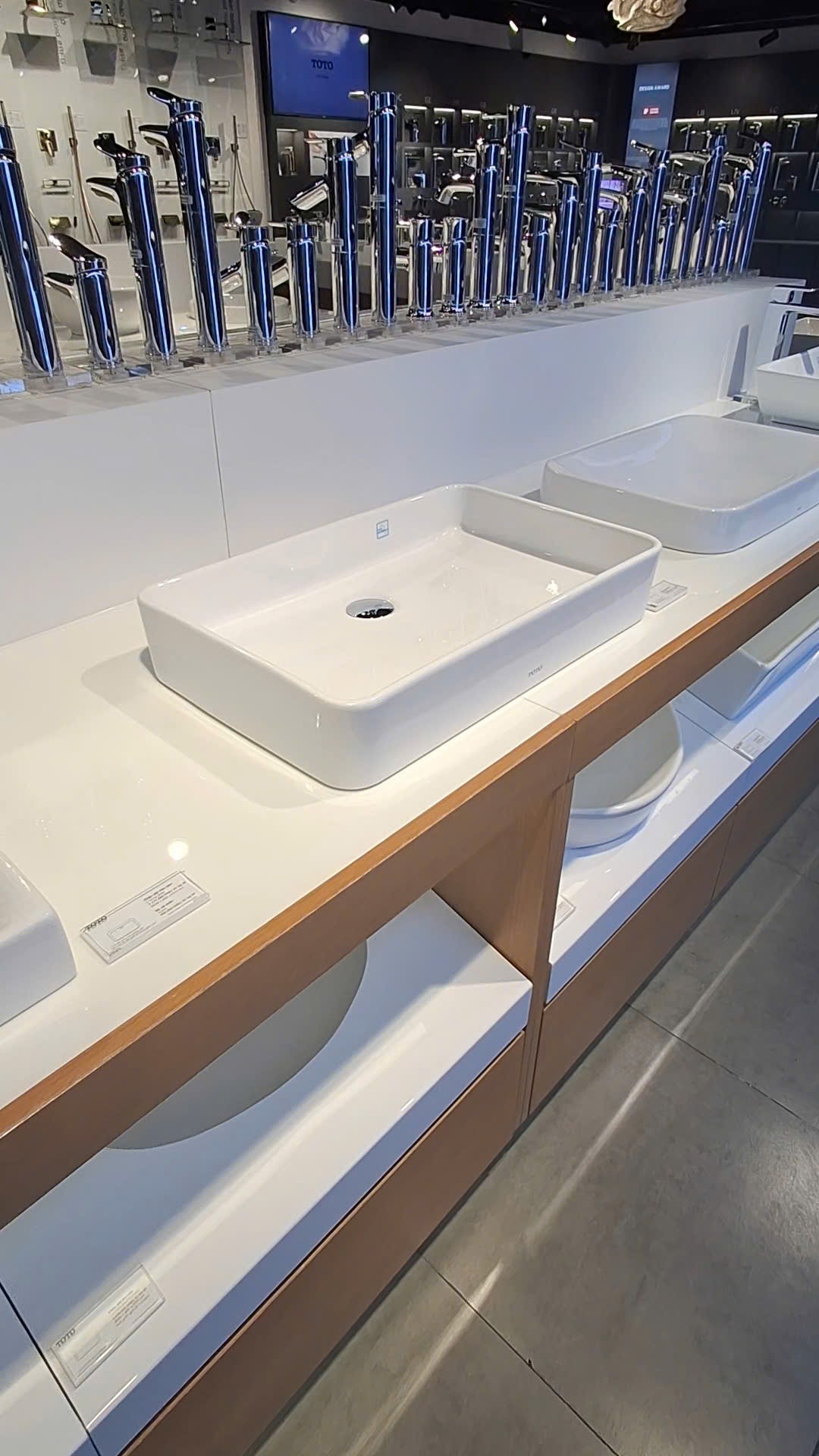 Chậu Rửa Lavabo TOTO LT952 Đặt Bàn