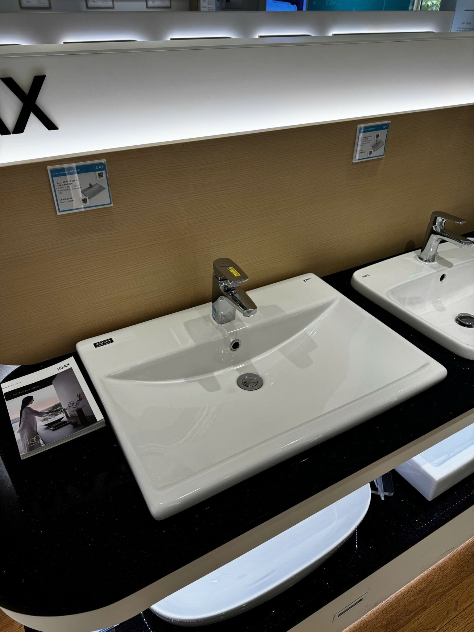 Chậu Rửa Lavabo Inax AL-2397V (AL2397V) Dương Vành AquaCeramic