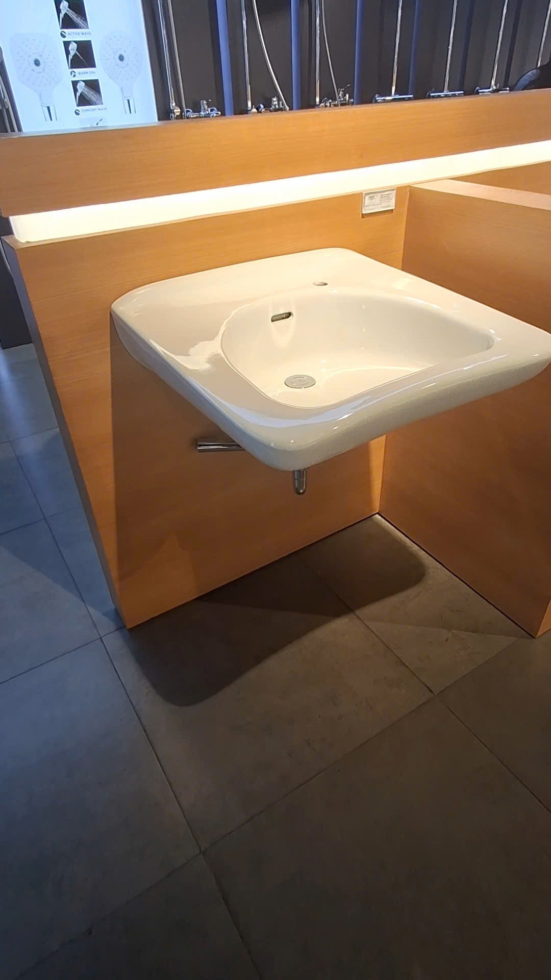 Chậu Lavabo TOTO LW103JT1/TL220D/T205QN Khuyết Tật Treo Tường
