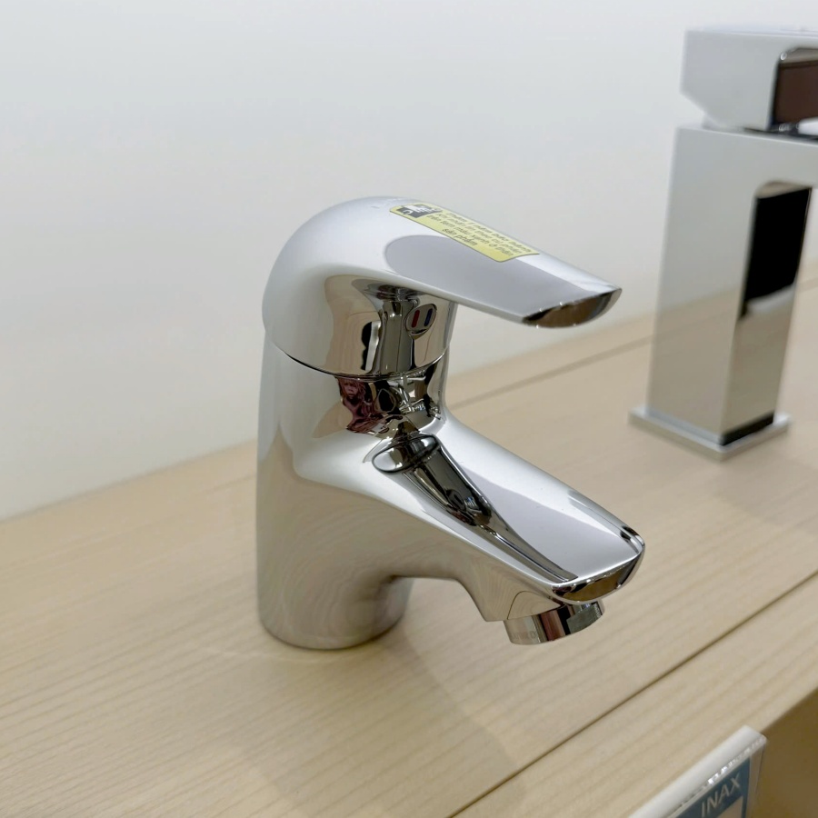 Vòi Lavabo Nóng Lạnh Inax LFV-3002S Thân Thấp